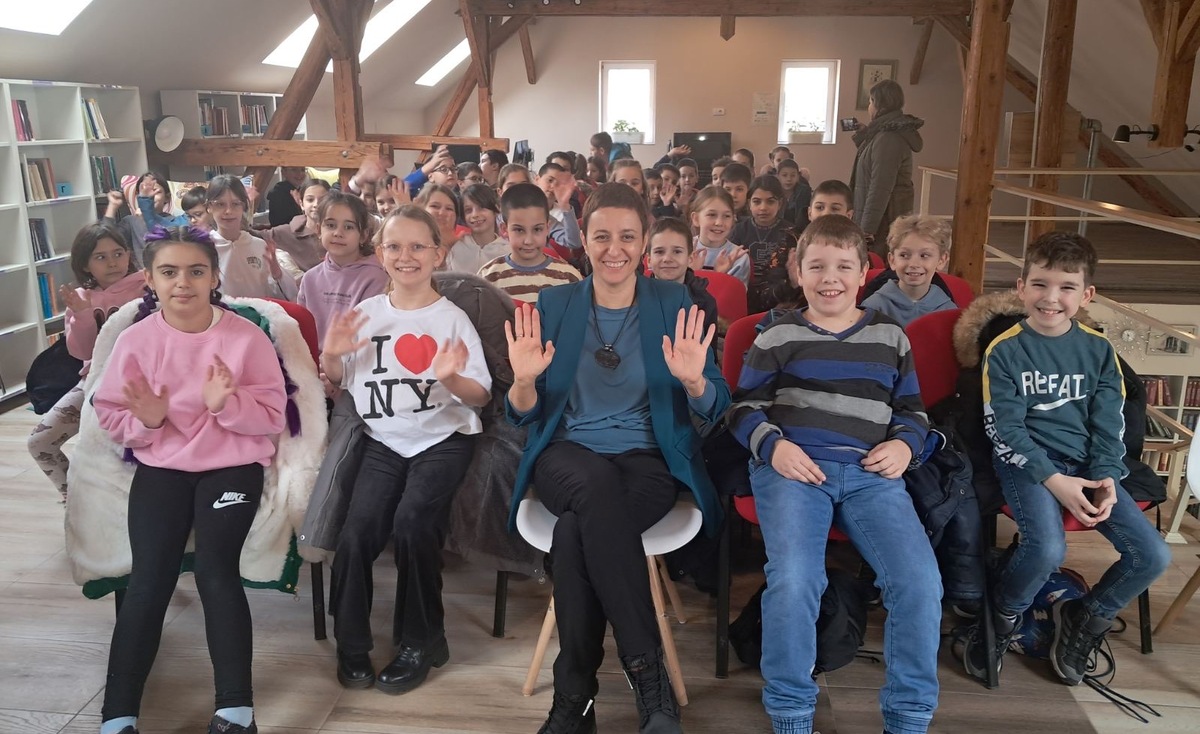 Сусрет са поезијом: Бојана Ступар и наши ђаци у Библиотеци „Вук Караџић“